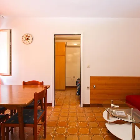 Miro 1184 Apartment *